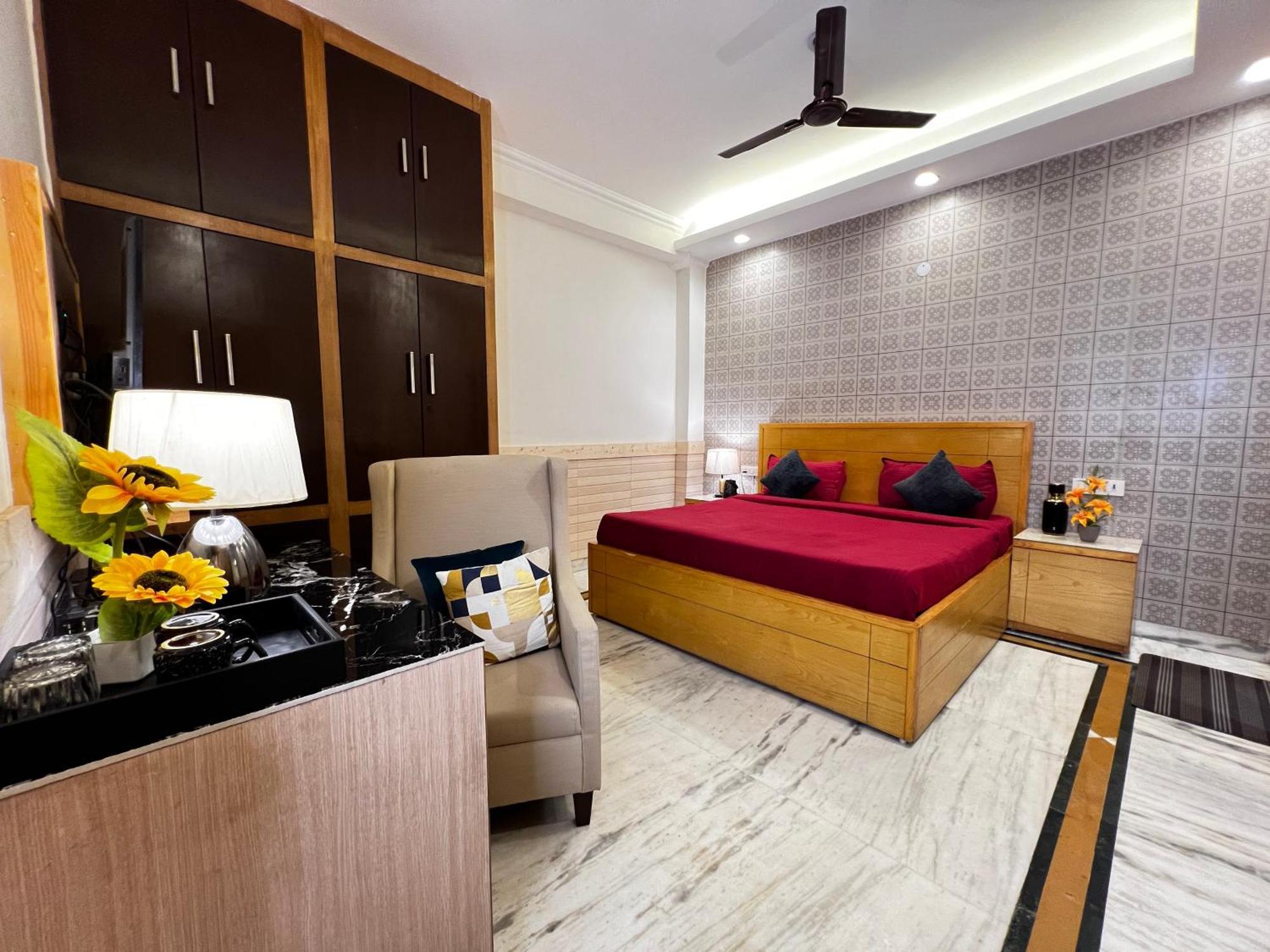 Divine Rajouri Garden