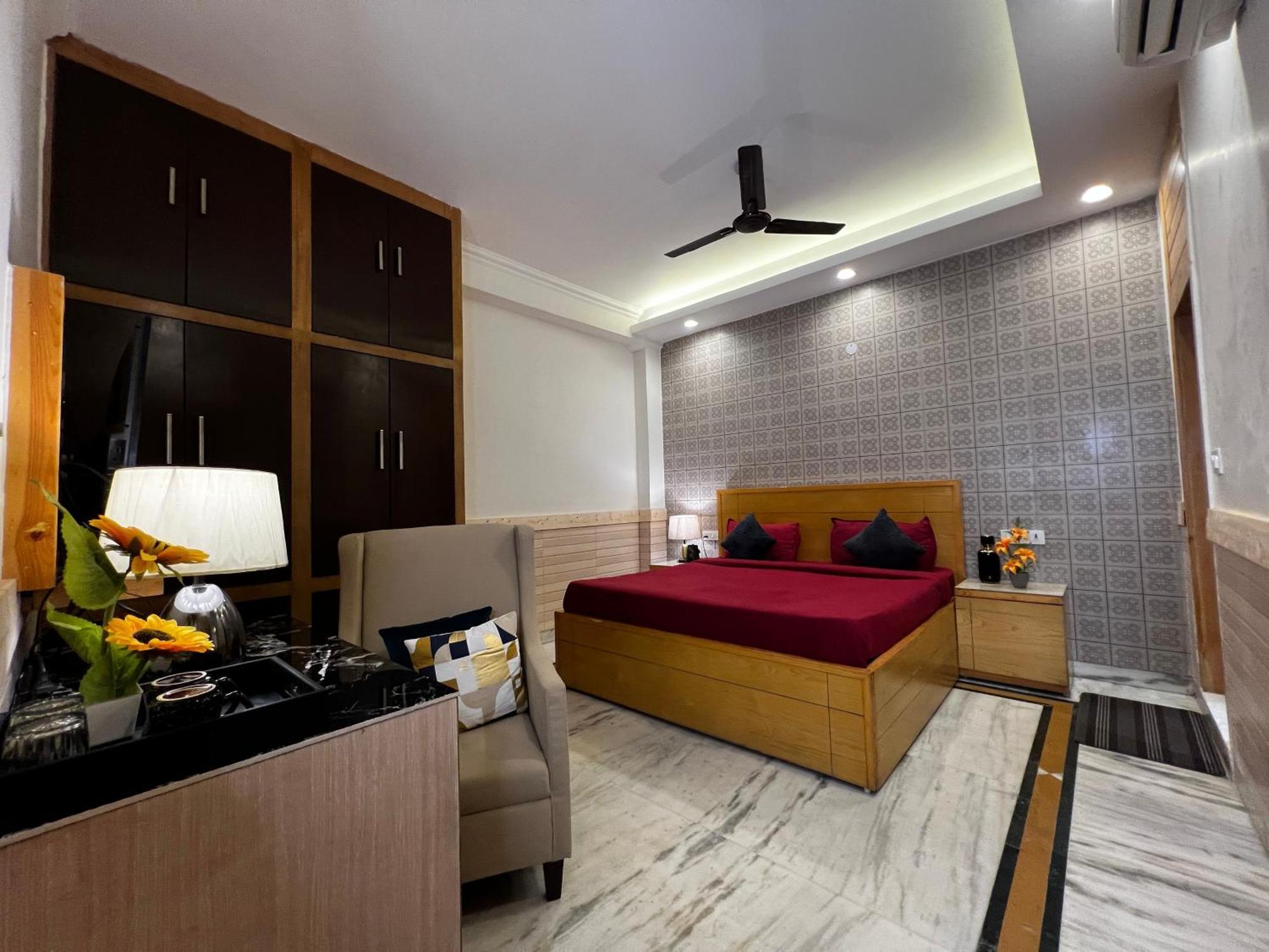 Divine Rajouri Garden New Delhi