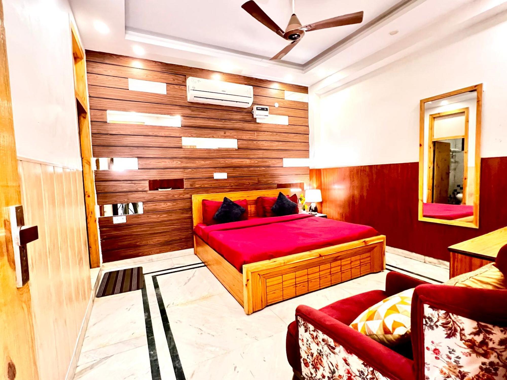 Divine Rajouri Garden New Delhi