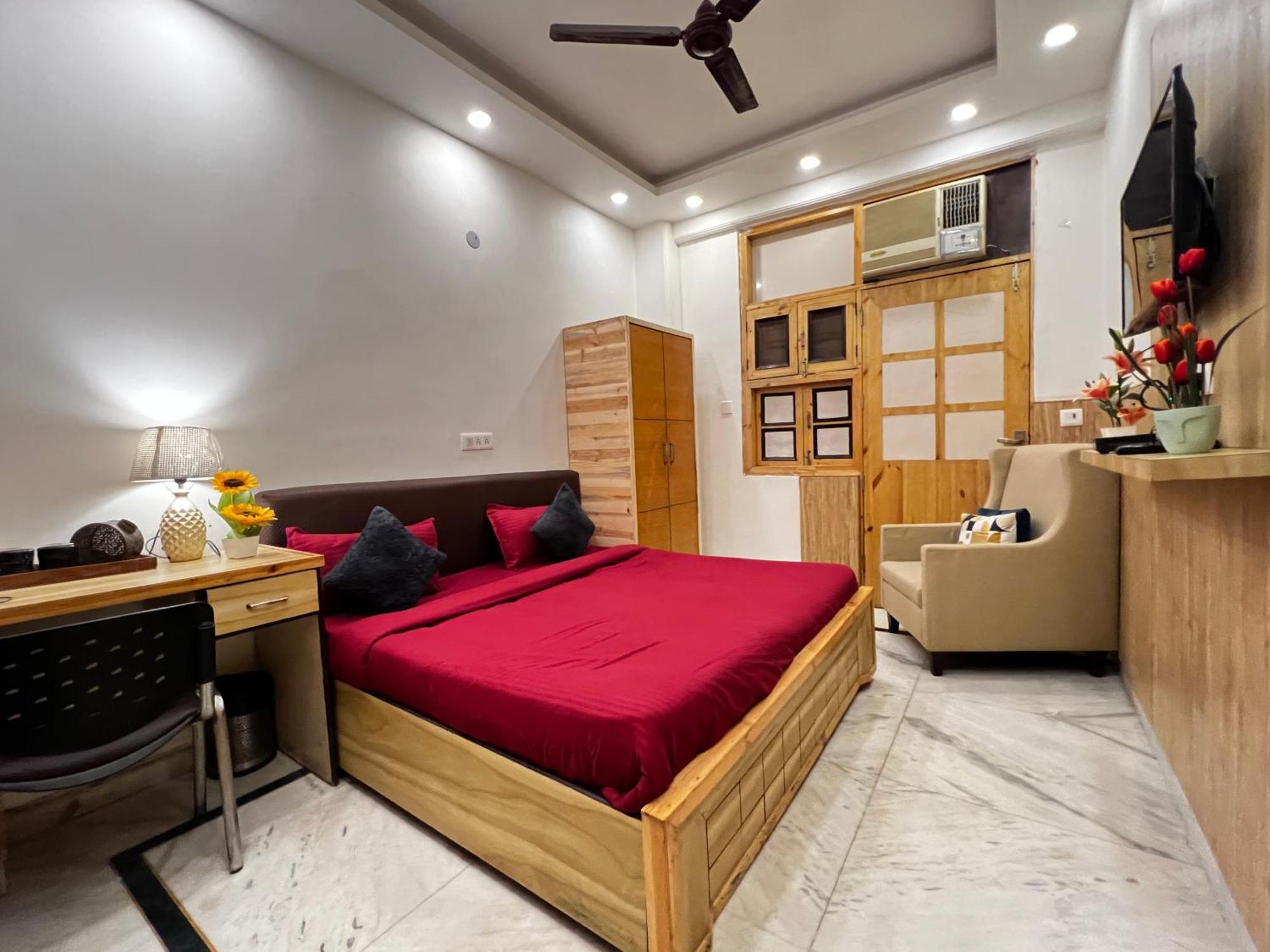 Hotel Divine Rajouri Garden 3*