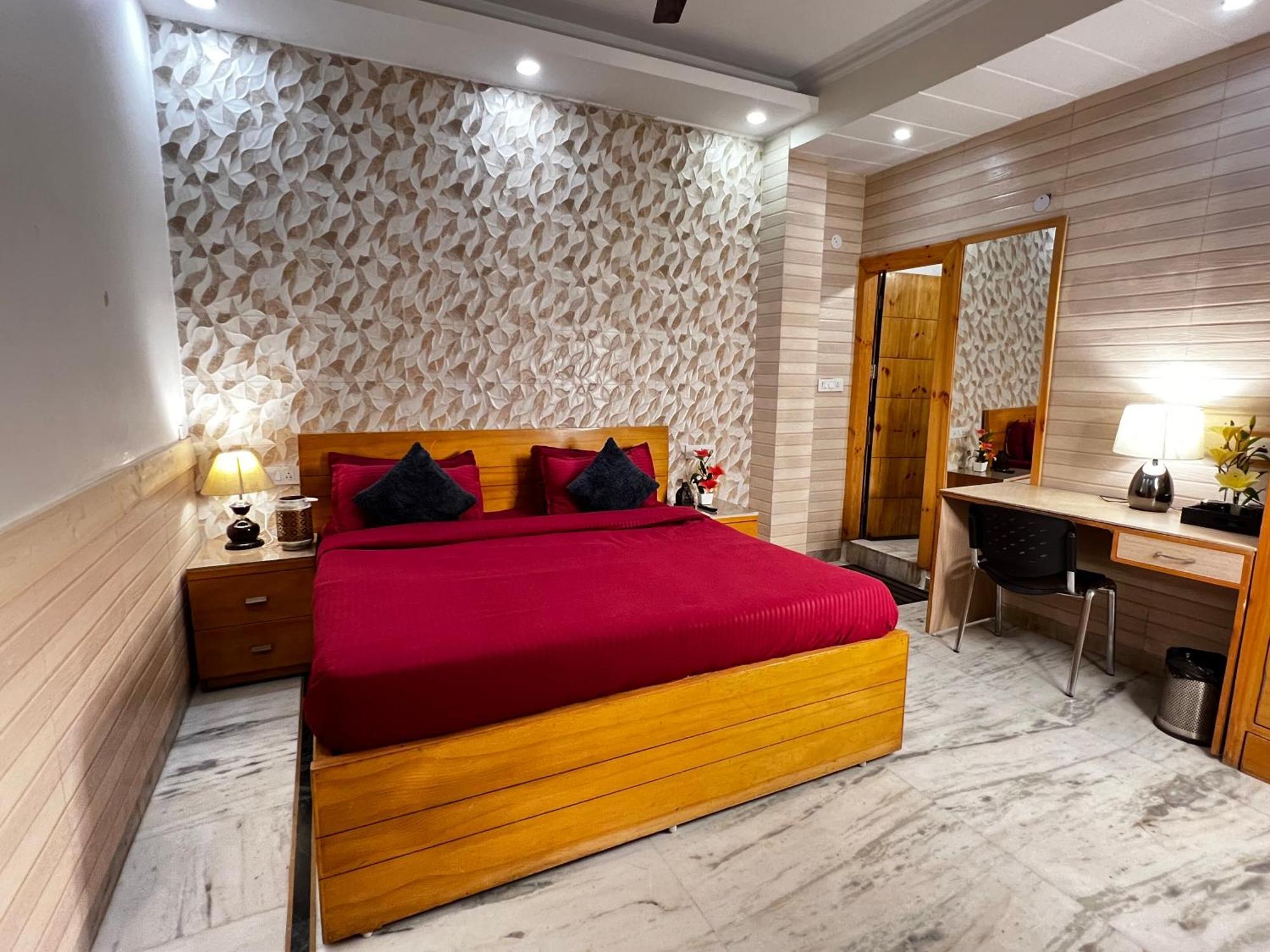 Divine Rajouri Garden