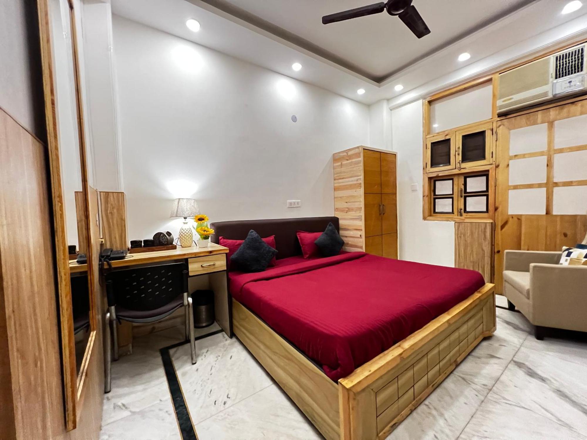 Divine Rajouri Garden 3* New Delhi