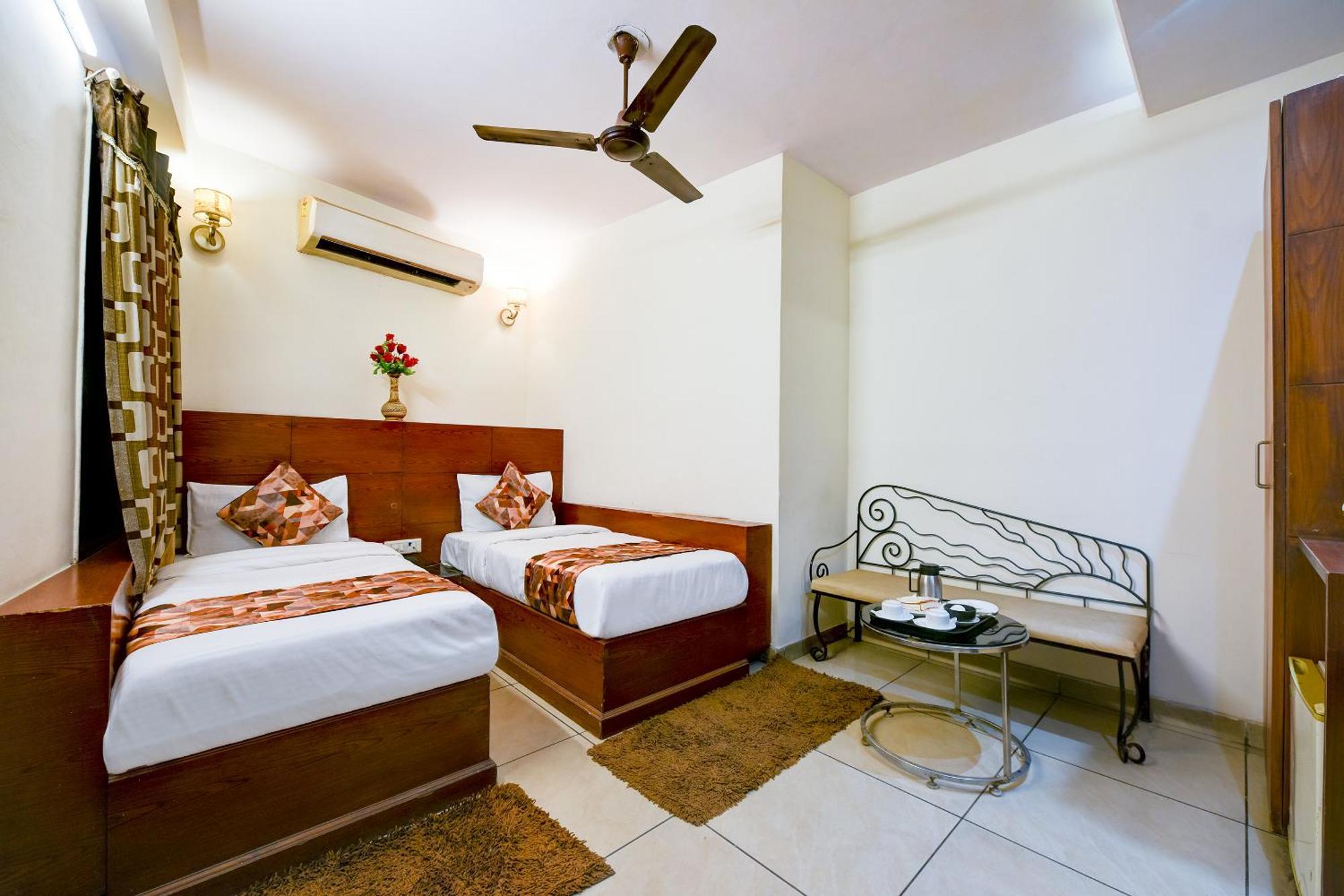 Le Grand - Walk-in From Rk Ashram Metro Station 4*