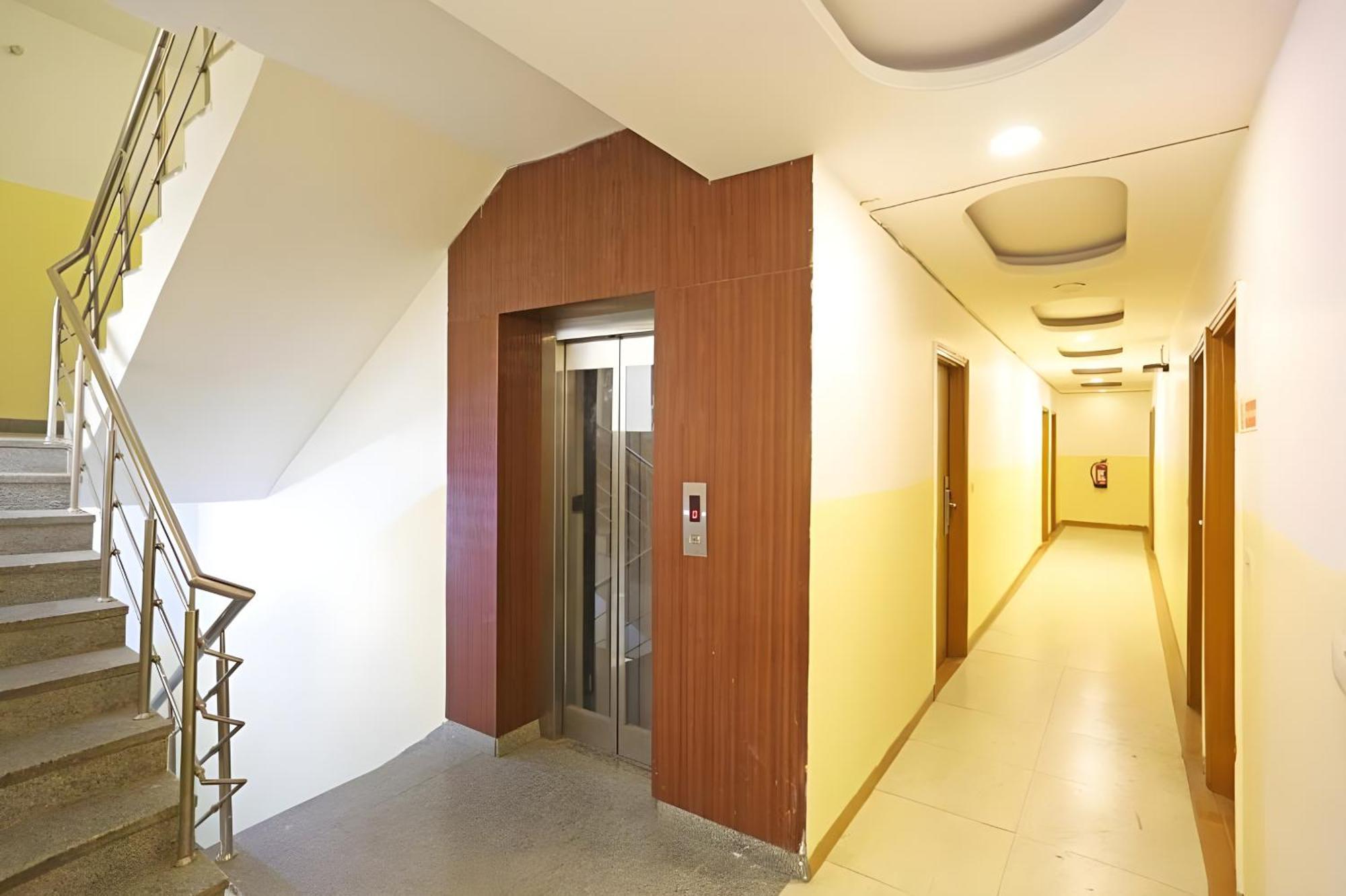 Aeroporto Drop Off Facility Hotel 4*