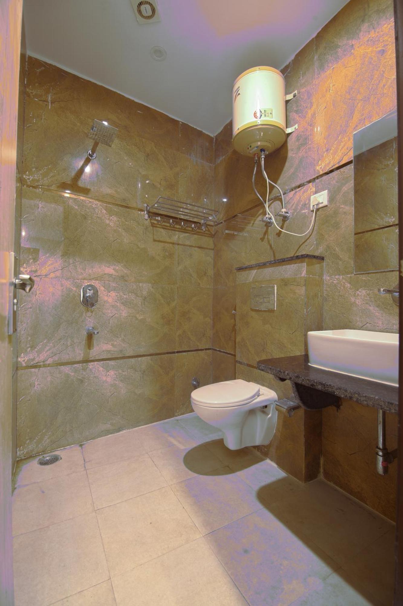 Hotel Del Near Igi Airport New Delhi