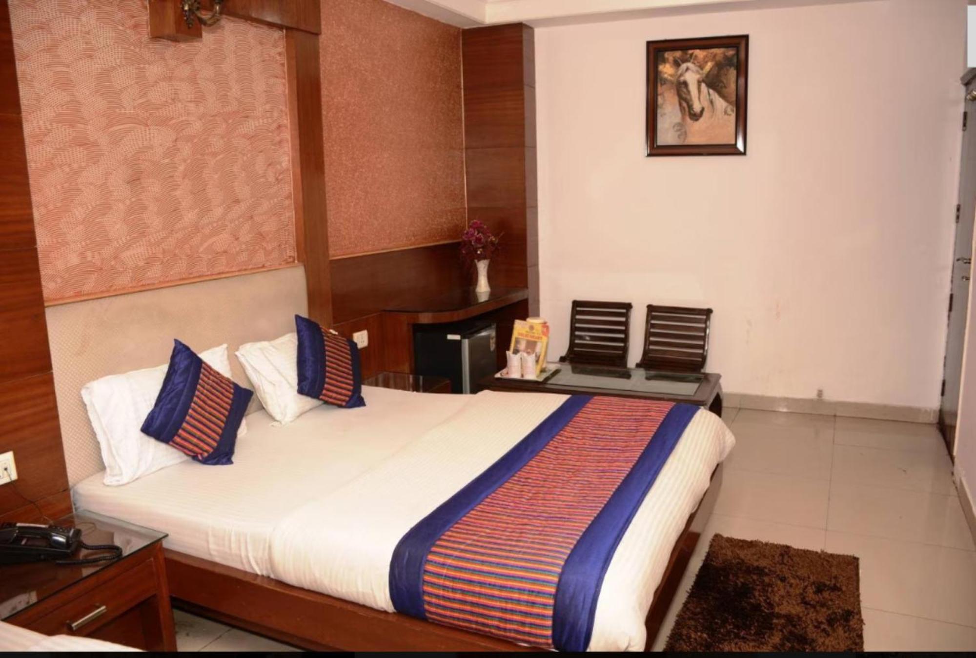 Delhi Heart At Railway Station Hotel 3*