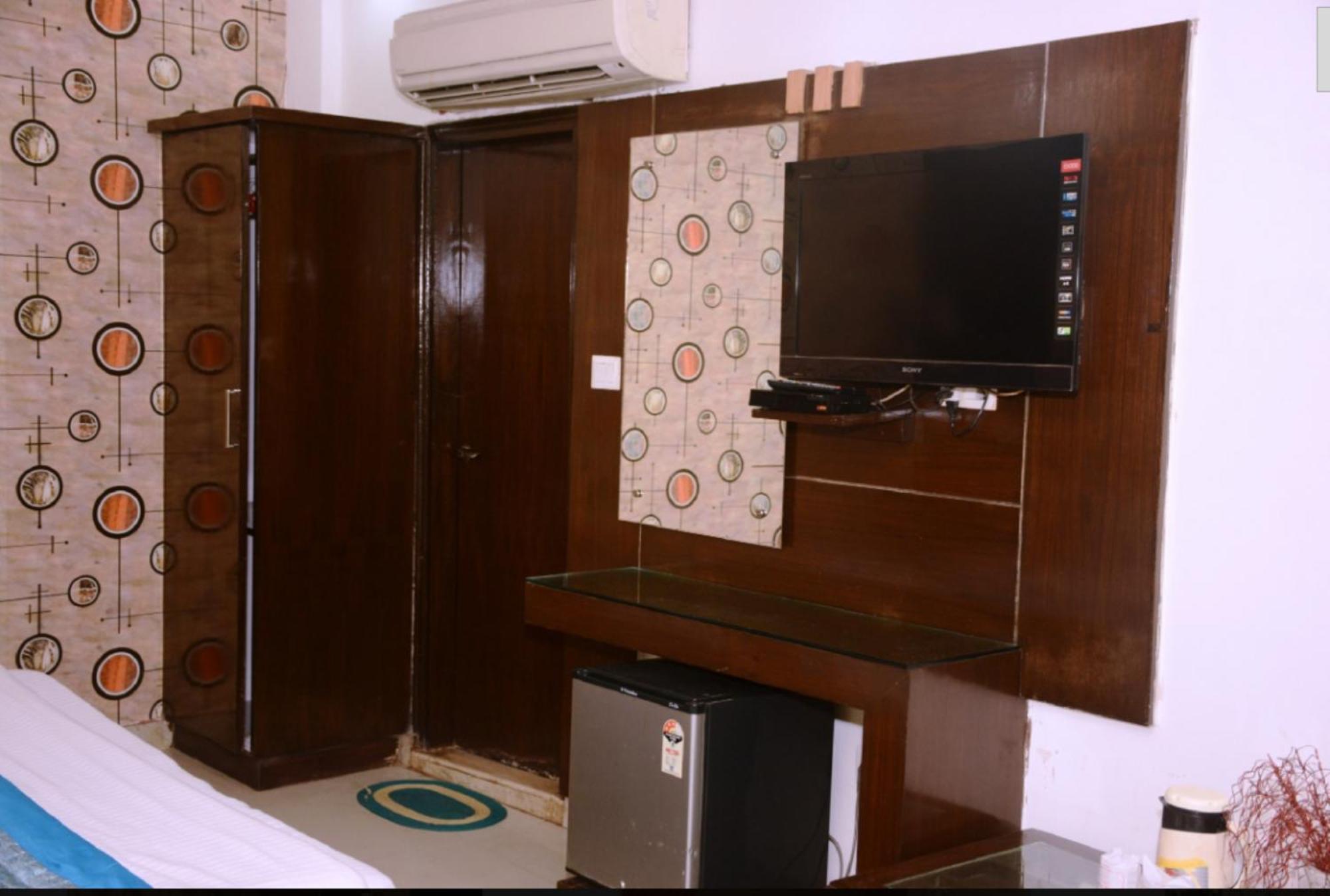 Delhi Heart At Railway Station Hotel 3*