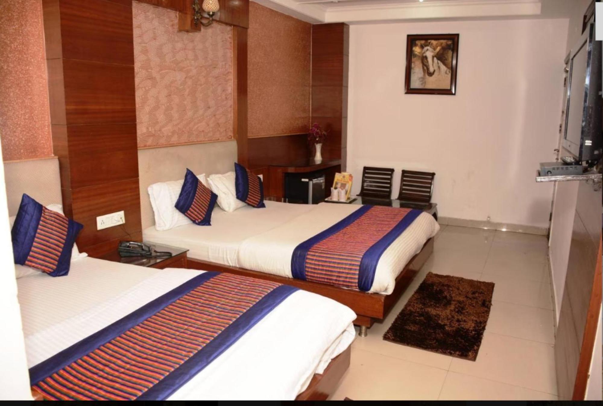 Delhi Heart At Railway Station Hotel