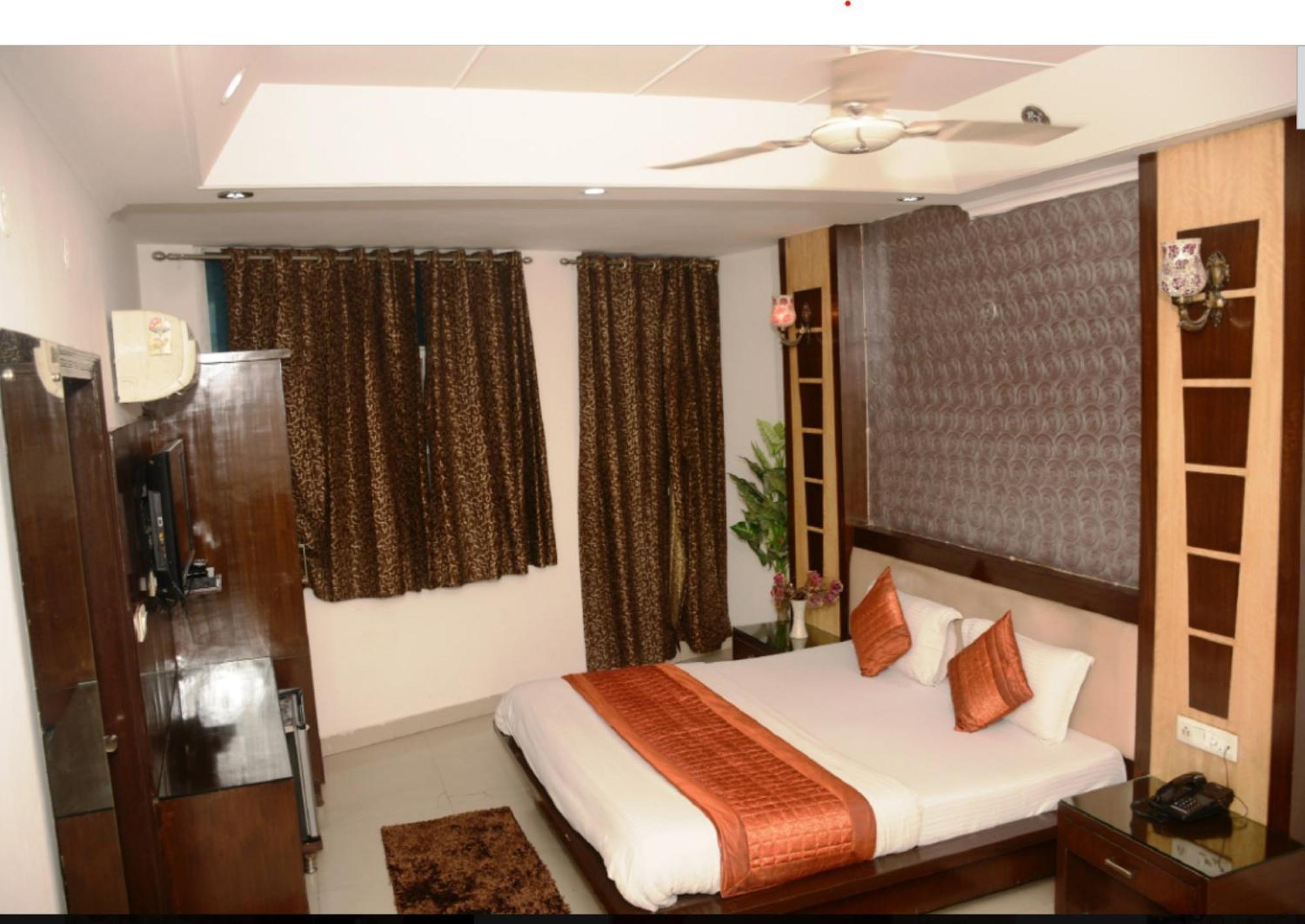 Delhi Heart At Railway Station Hotel 3*