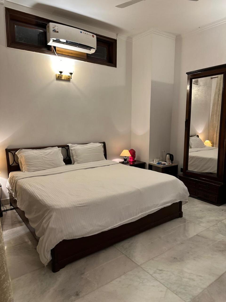 33 3* New Delhi