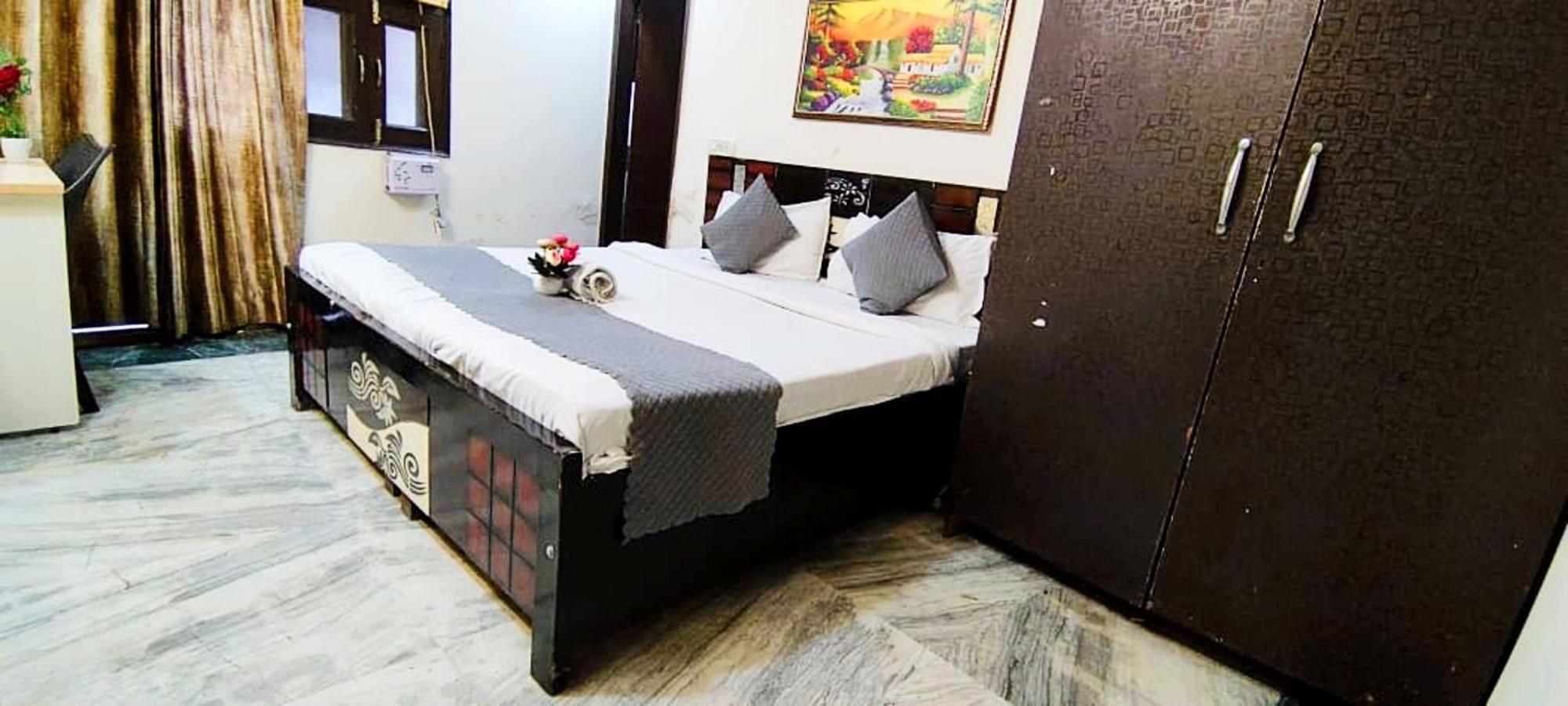 Nirvana Residency - East Of Kailash 3*