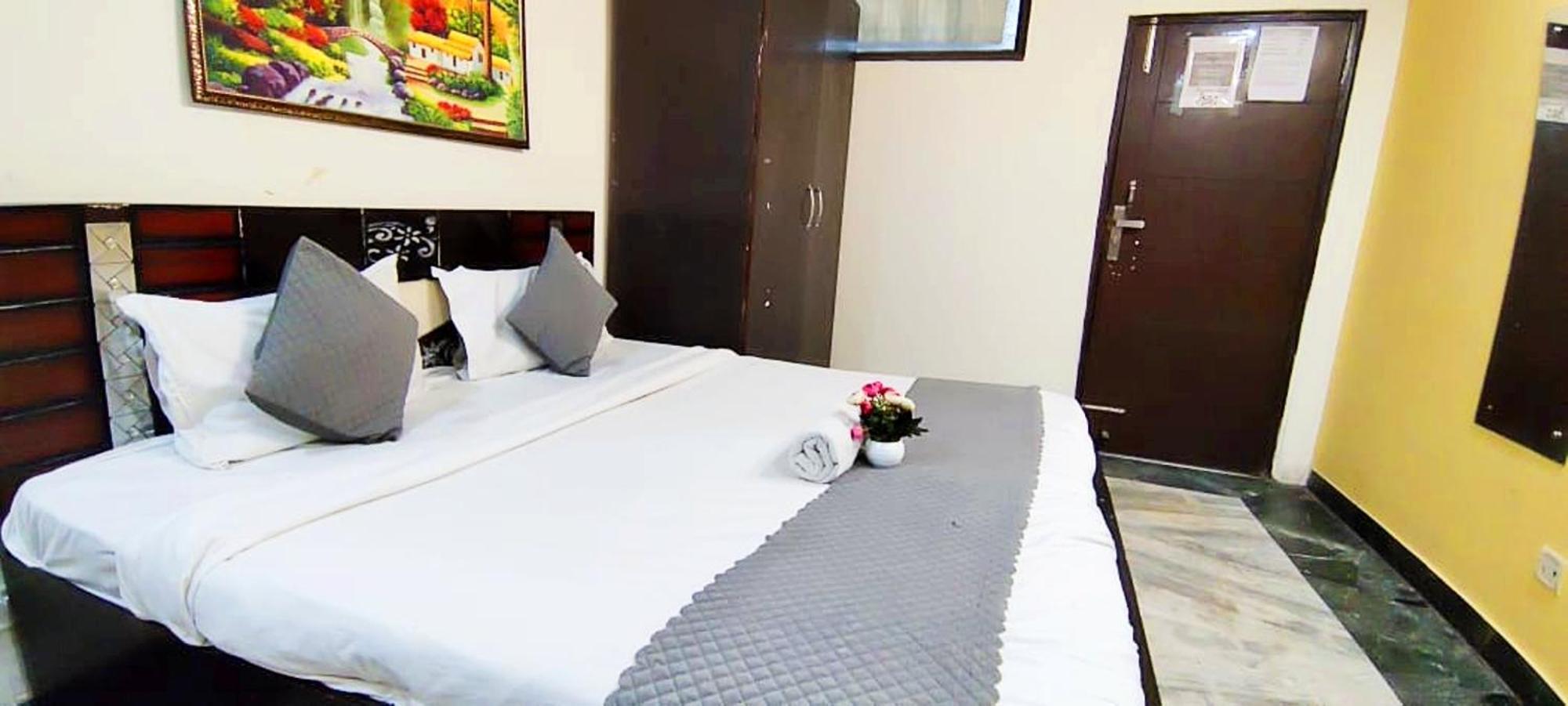 Nirvana Residency - East Of Kailash 3*
