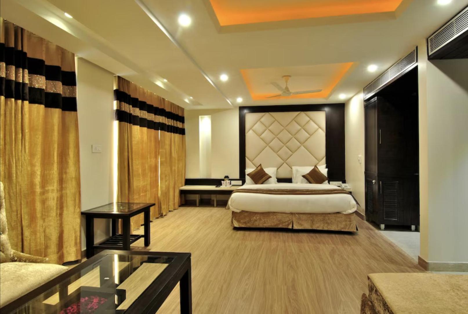 Hotel Sai Miracle - 4*