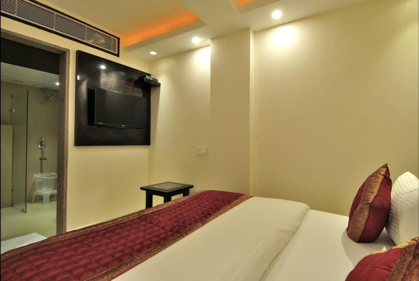 Hotel Sai Miracle - 4*