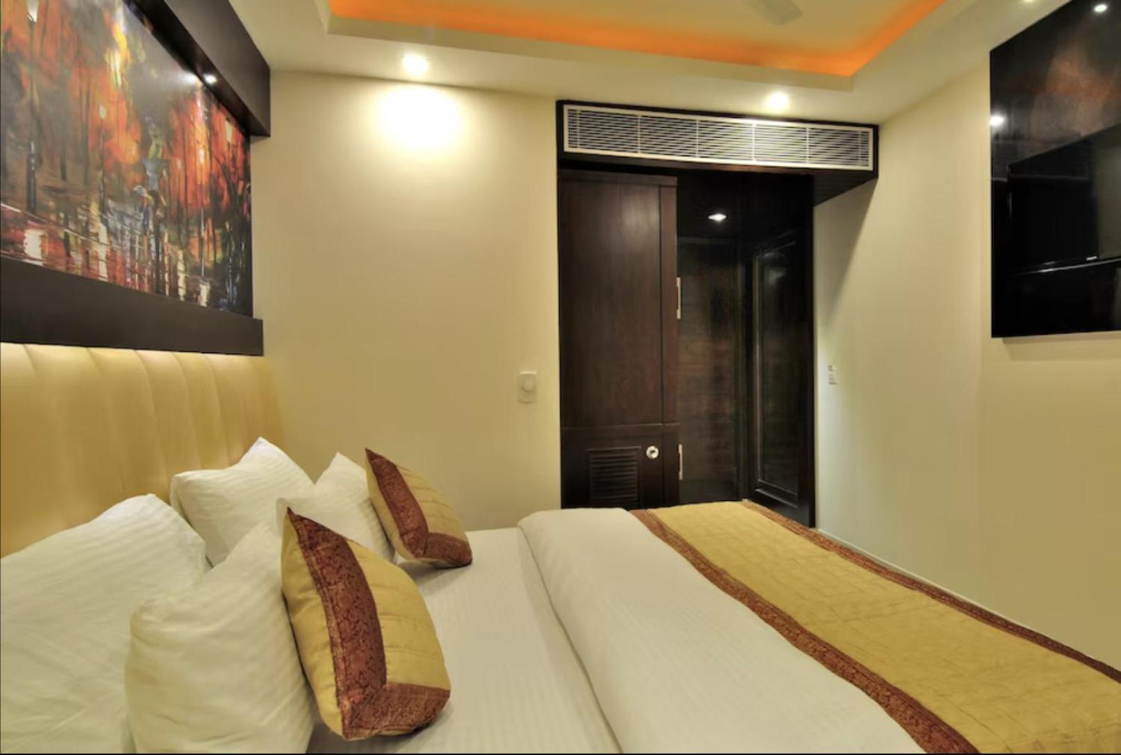 Hotel Sai Miracle - 4*