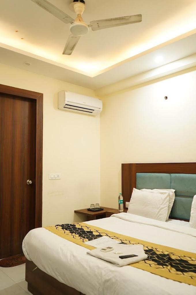 Hotel Glace Near Igi Airport Delhi 3*