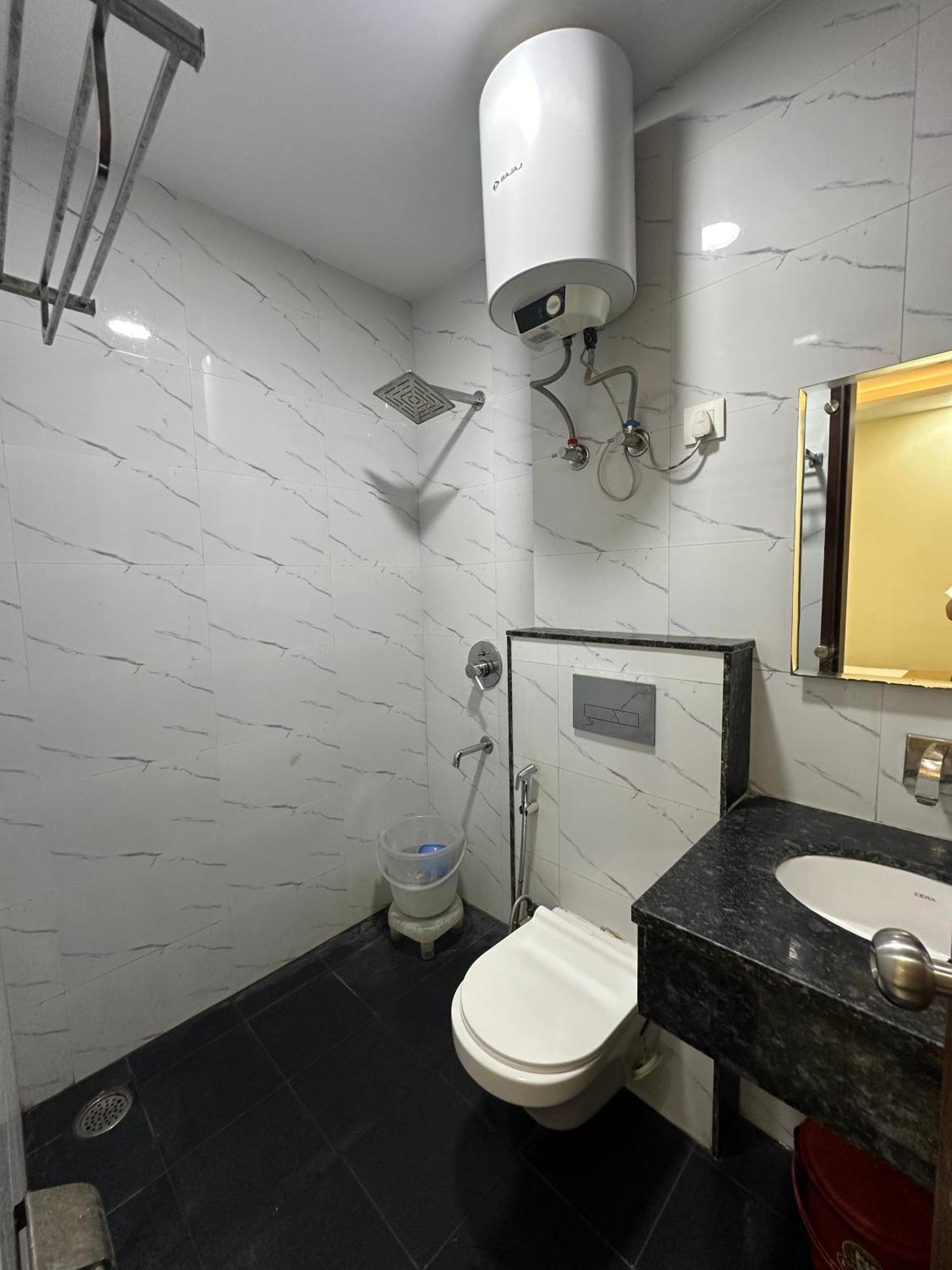 Hotel Glace Near Igi Airport Delhi 3*