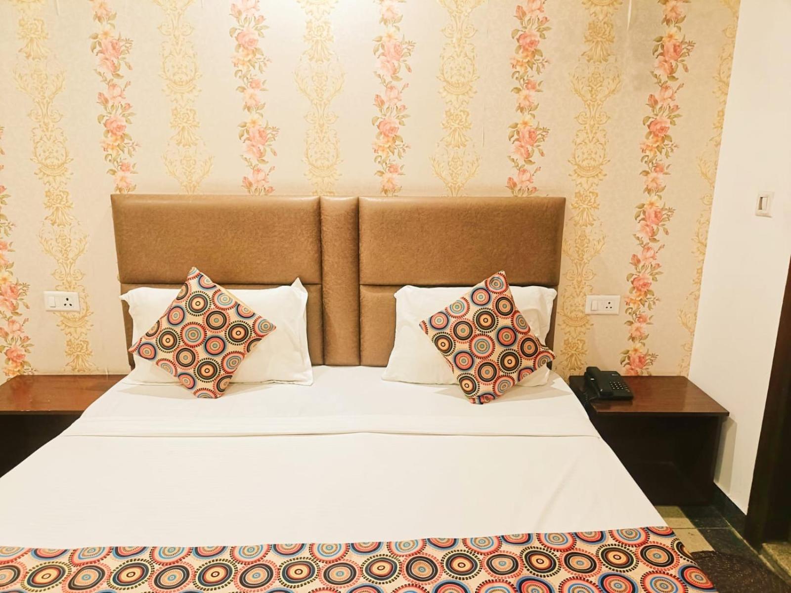 Prime Plaza Ambs Near Igi Airport * New Delhi