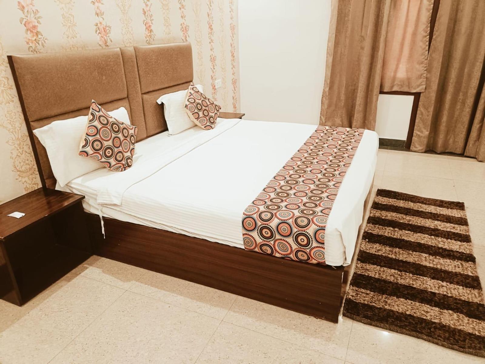 Prime Plaza Ambs Near Igi Airport *