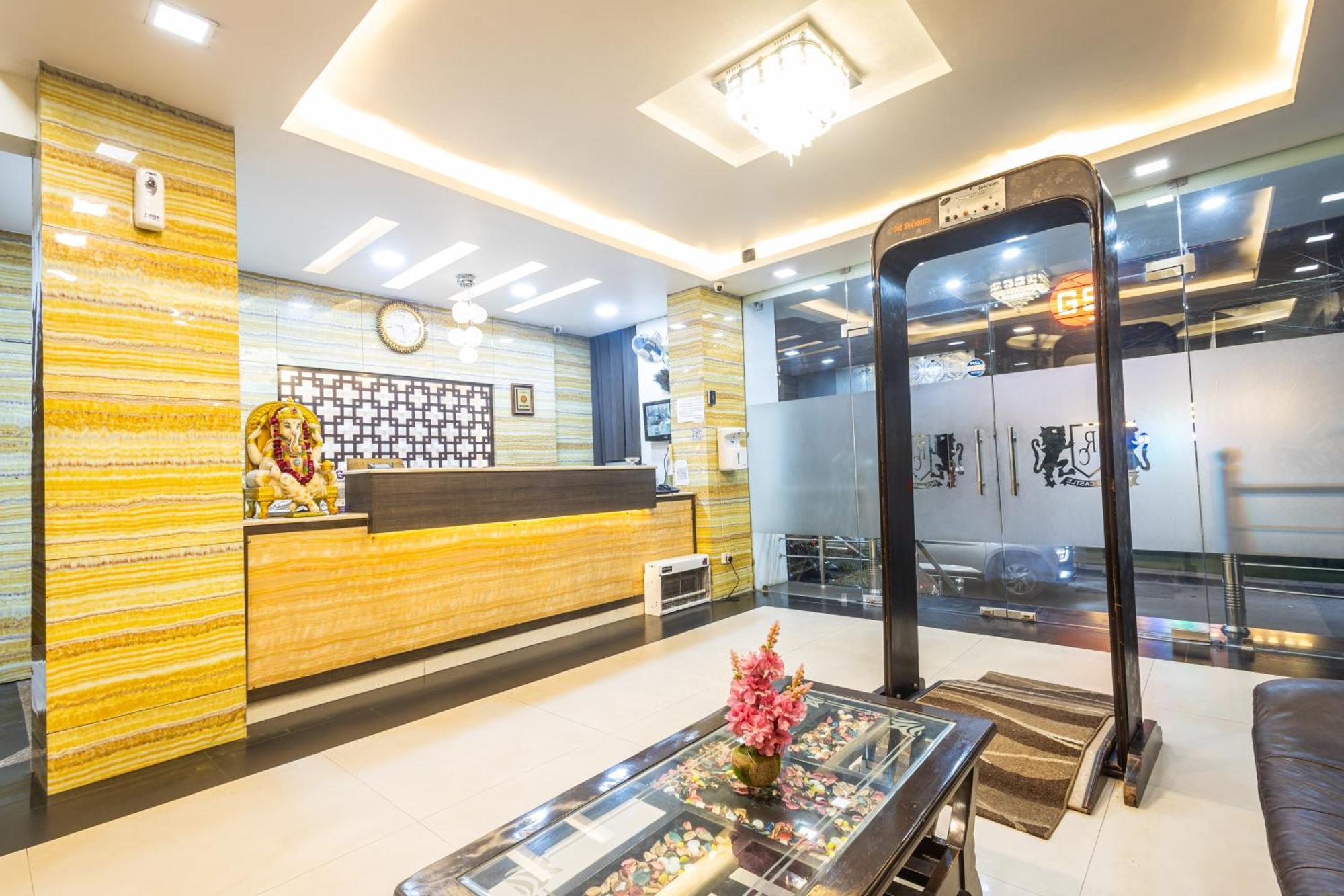 Hotel Red Castle - Karol Bagh - Where Luxury Meets Comfort Nova Deli