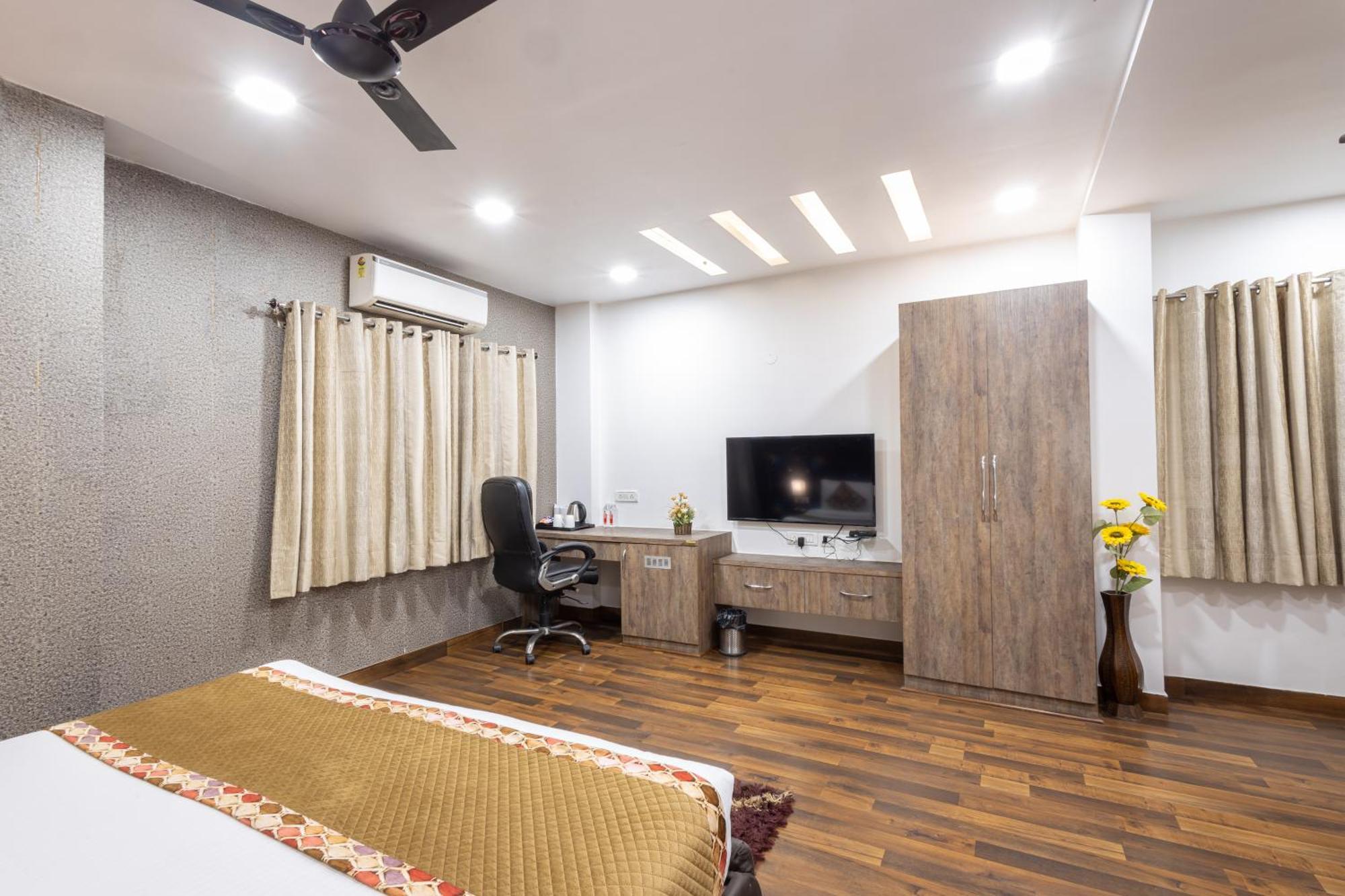 Red Castle - Karol Bagh - Where Luxury Meets Comfort