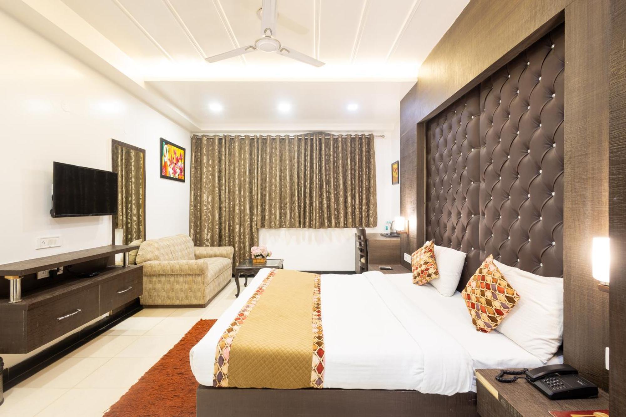 Hotel Red Castle - Karol Bagh - Where Luxury Meets Comfort 4*