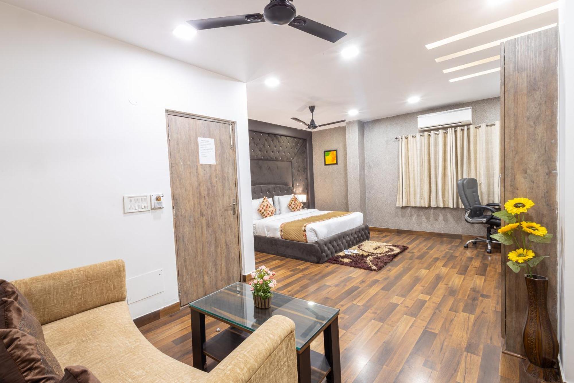 Hotel Red Castle - Karol Bagh - Where Luxury Meets Comfort 4*