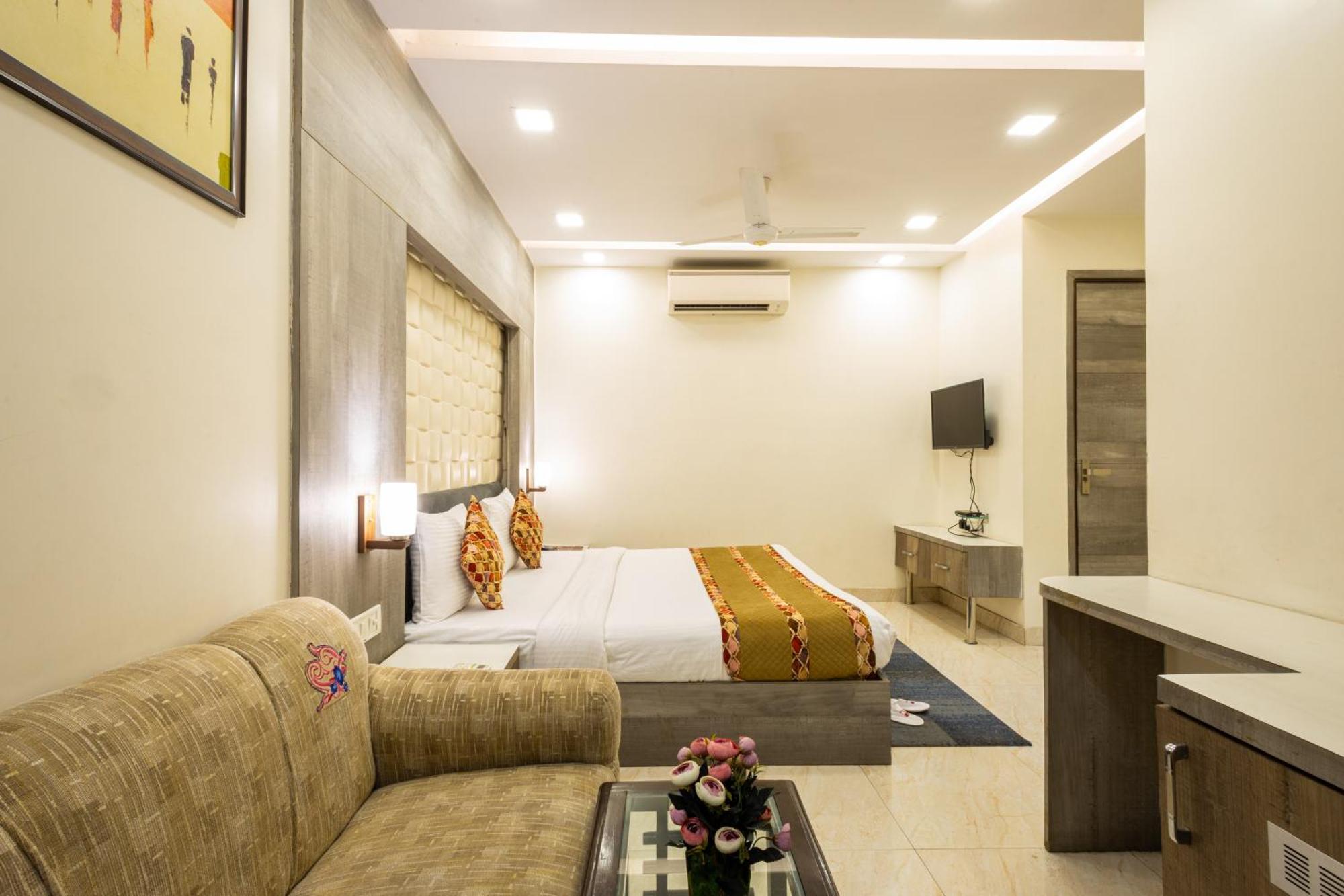 Hotel Red Castle - Karol Bagh - Where Luxury Meets Comfort