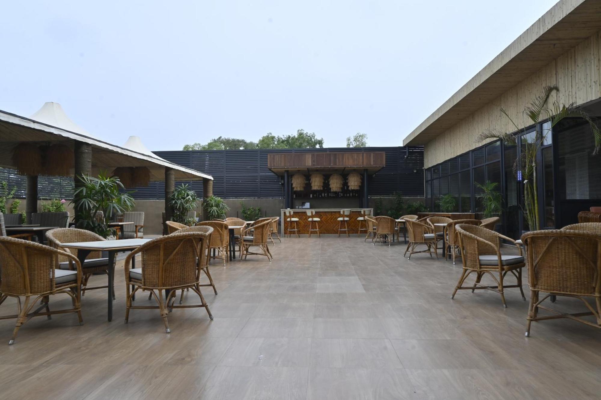 Zone Connect By The Park Saket Hotel
