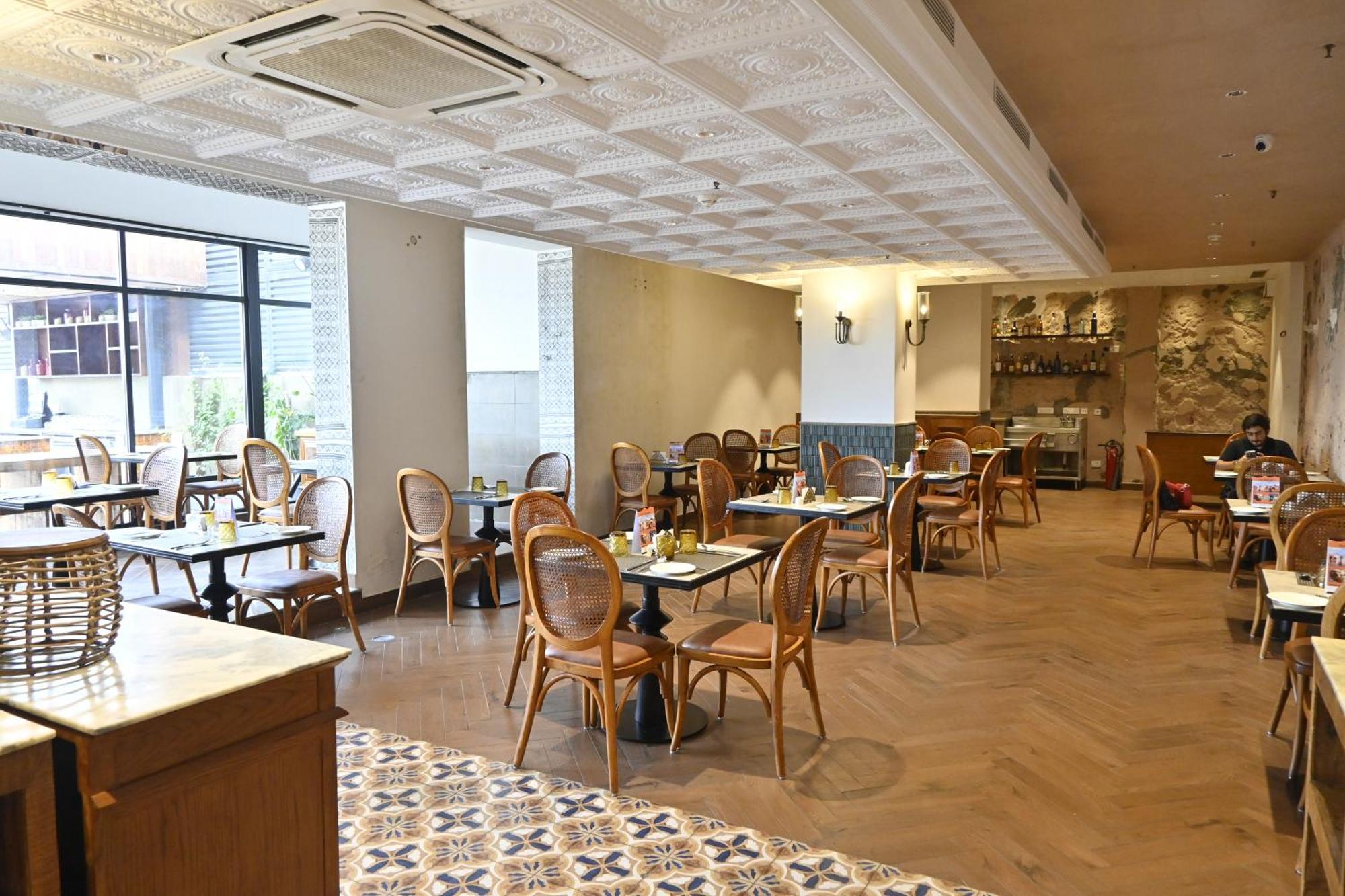 Hotel Zone Connect By The Park Saket 5*