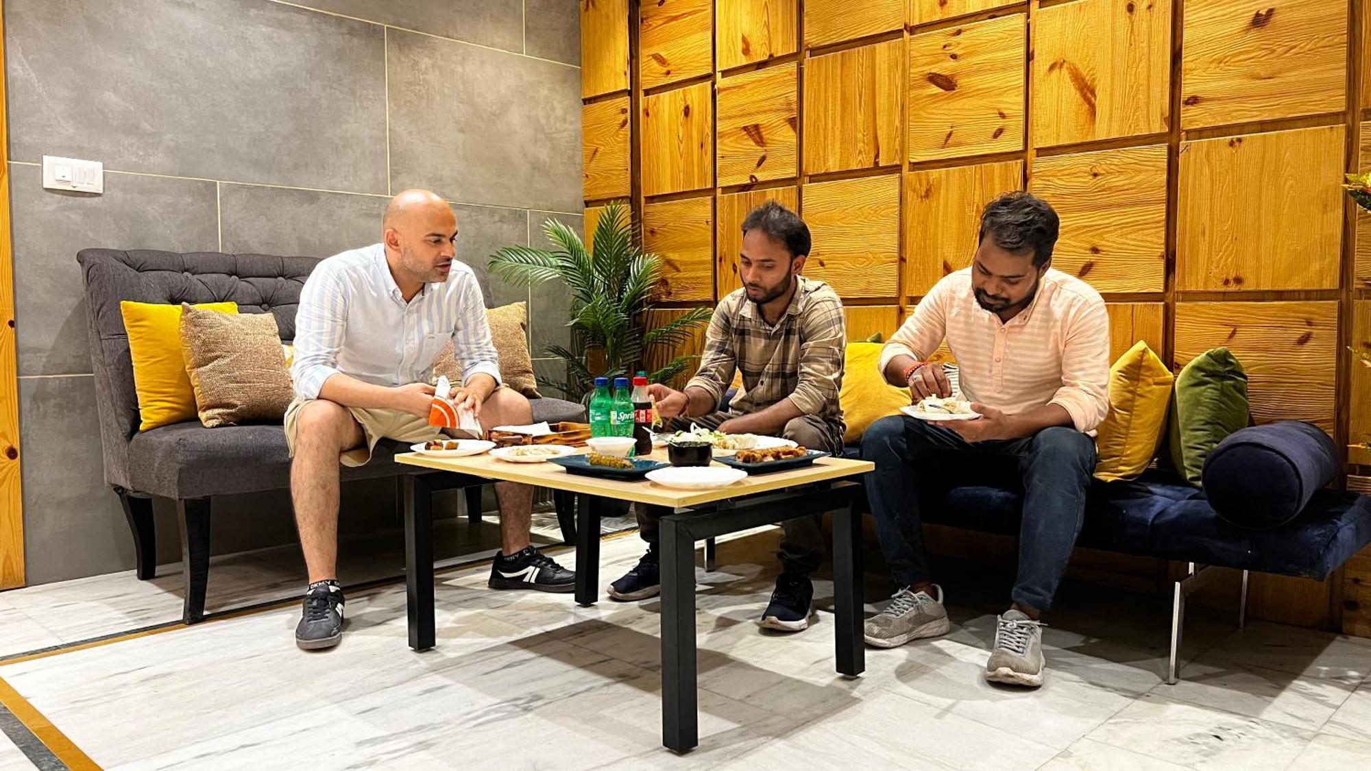 Hotel Divine Rajouri Garden New Delhi