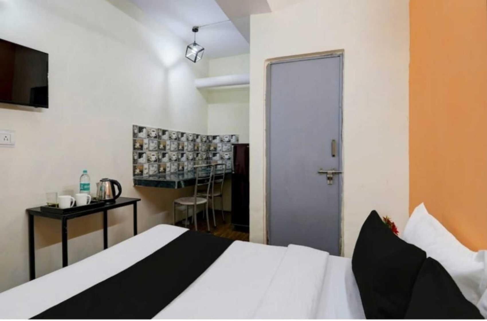 Hotel In Malviya Palace 3*