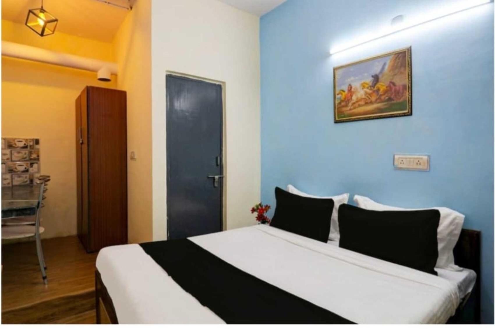 Hotel In Malviya Palace