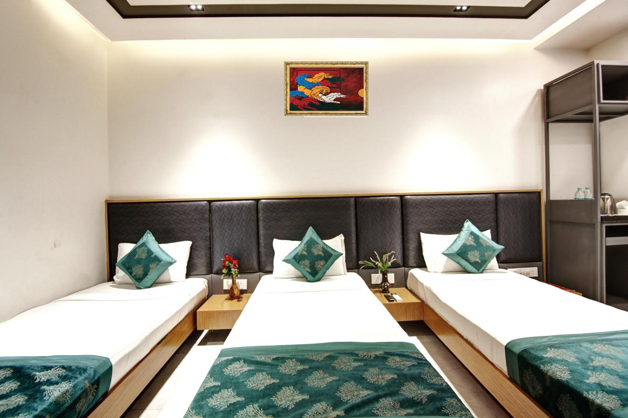 Hotel Hotel Applewood Palace - Near Delhi International Airport With - Free Airport Drop
