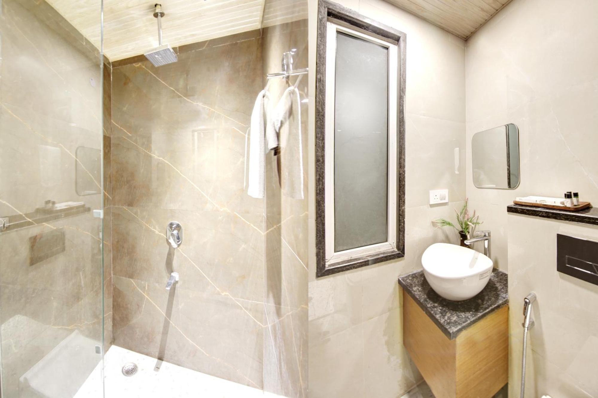 Hotel Applewood Palace - Near Delhi International Airport With - Free Airport Drop 3* Nova Deli