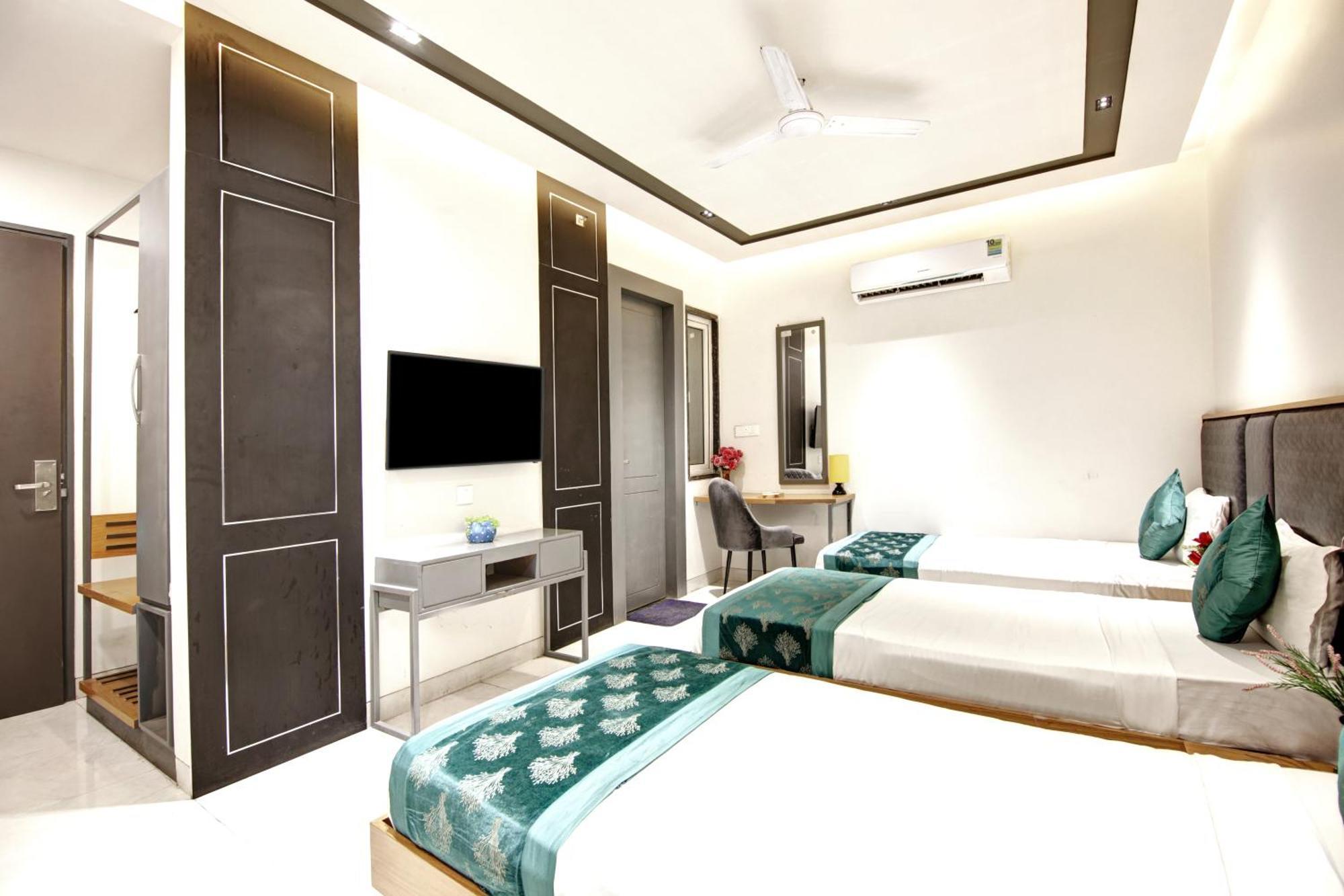 Hotel Applewood Palace - Near Delhi International Airport With - Free Airport Drop 3* Nova Deli
