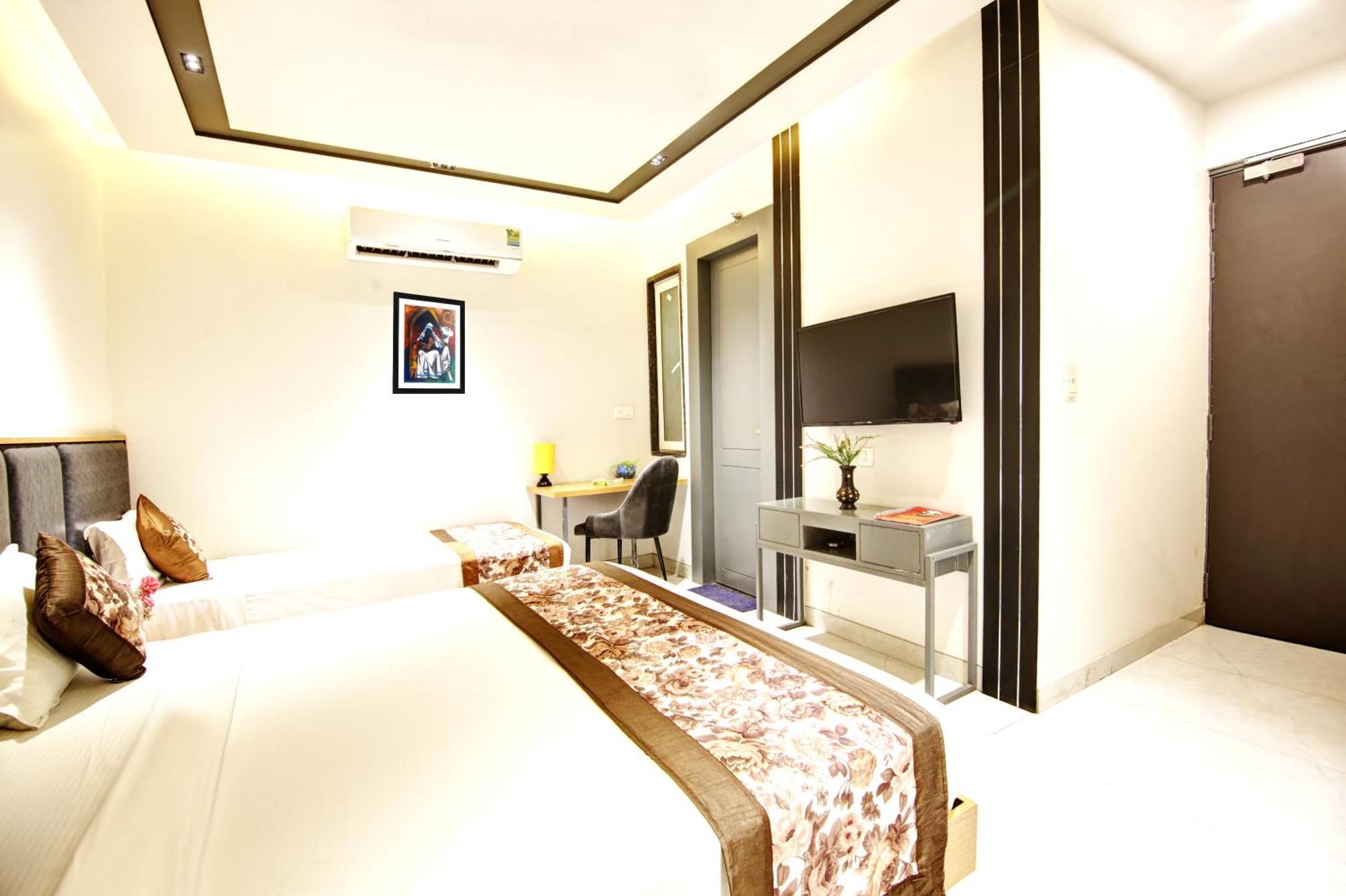 Hotel Hotel Applewood Palace - Near Delhi International Airport With - Free Airport Drop Nova Deli
