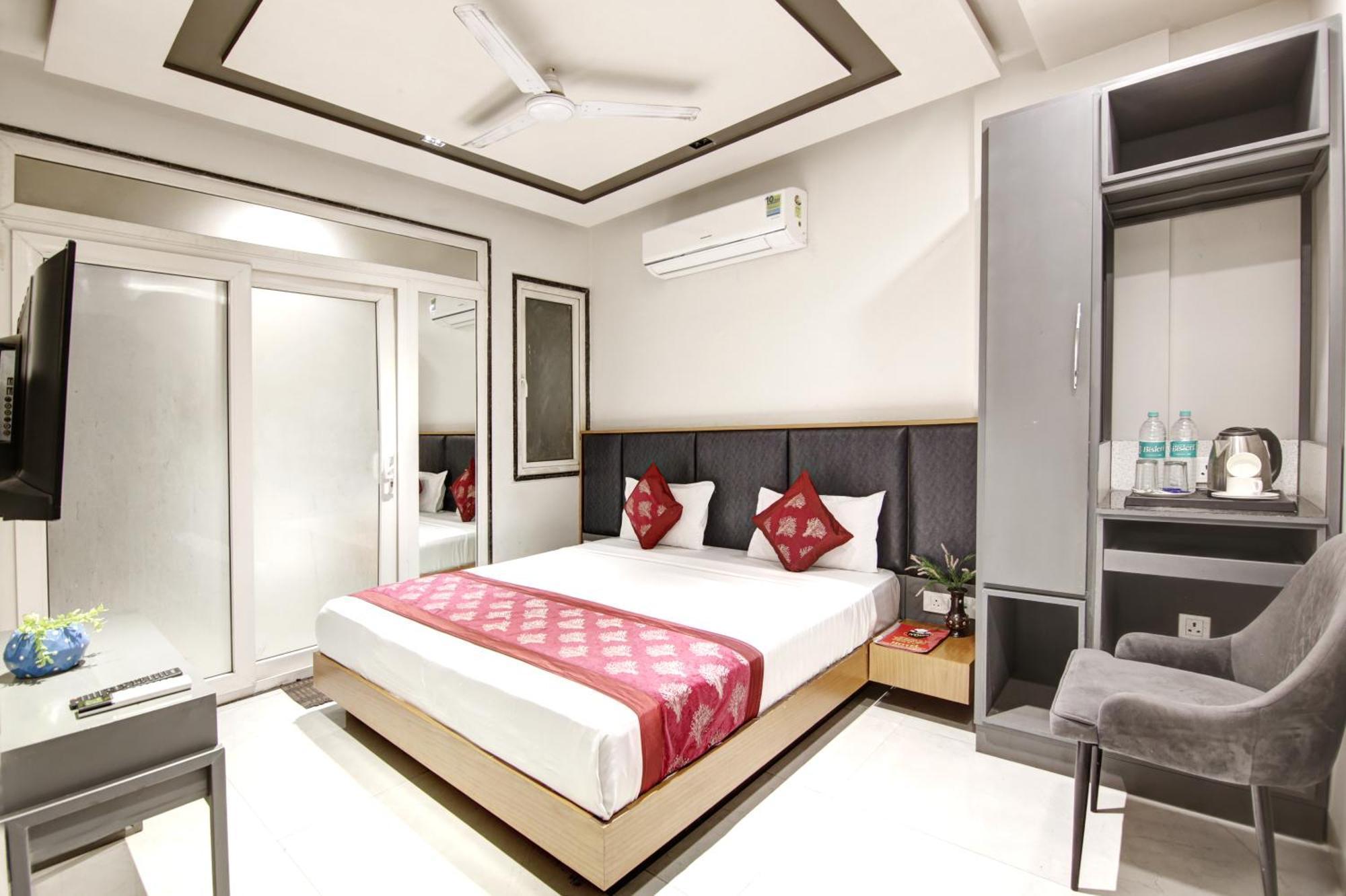 Hotel Applewood Palace - Near Delhi International Airport With - Free Airport Drop