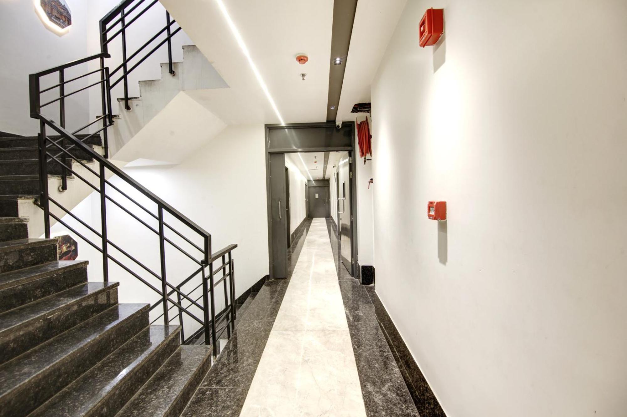 Hotel Hotel Applewood Palace - Near Delhi International Airport With - Free Airport Drop