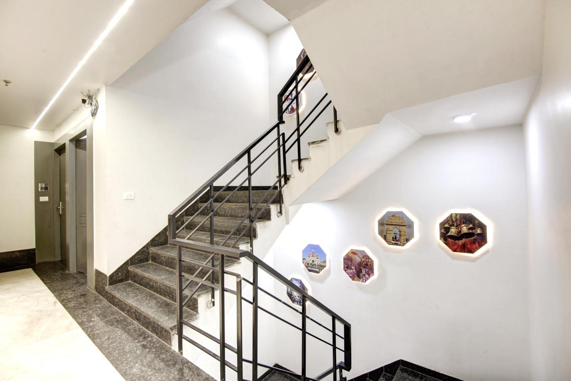 Hotel Applewood Palace - Near Delhi International Airport With - Free Airport Drop Hotel