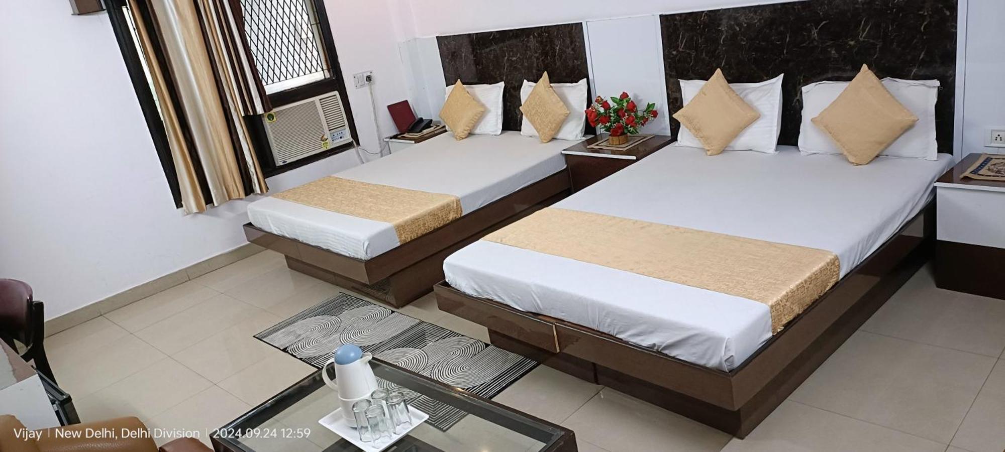 Su Shree Continental 5 Minutes Walk From Railway Station