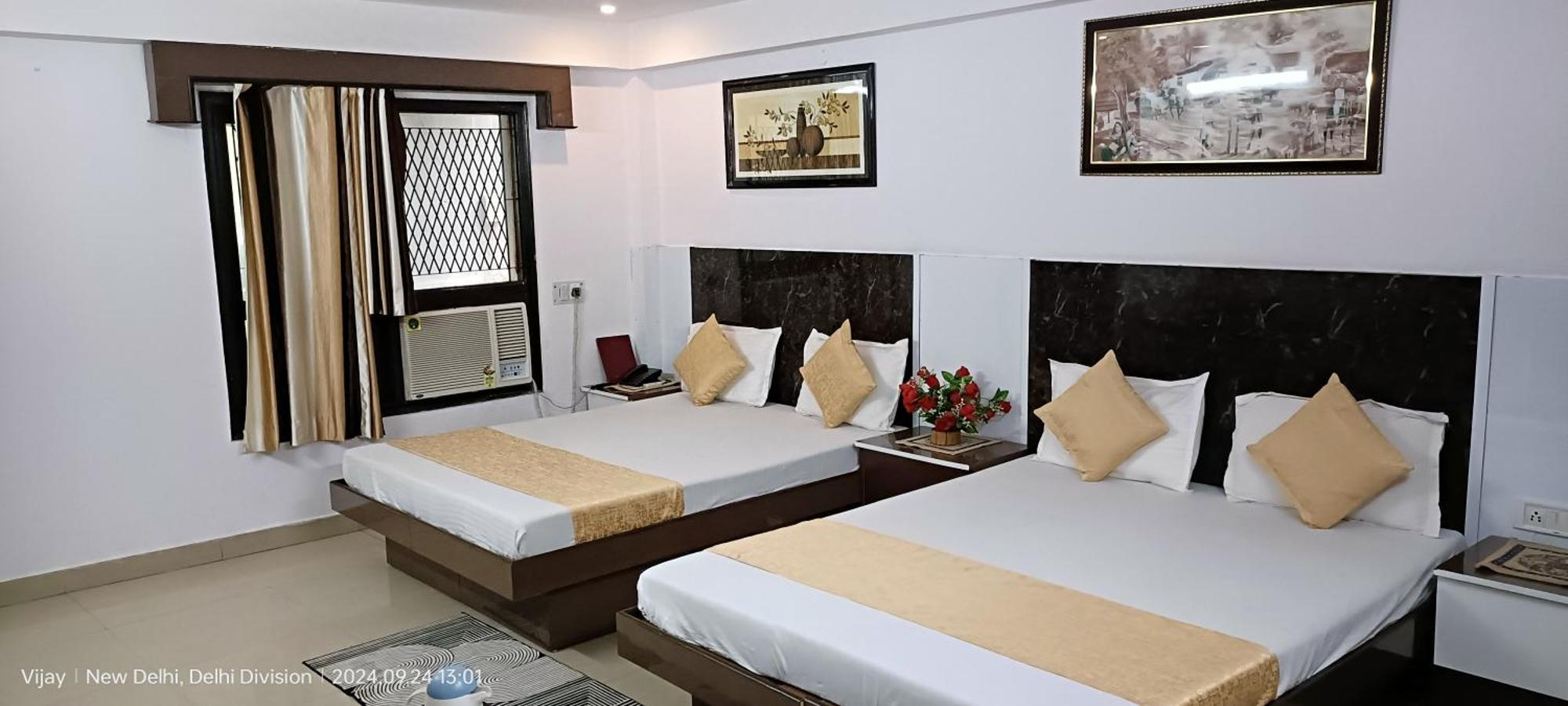 Su Shree Continental 5 Minutes Walk From Railway Station