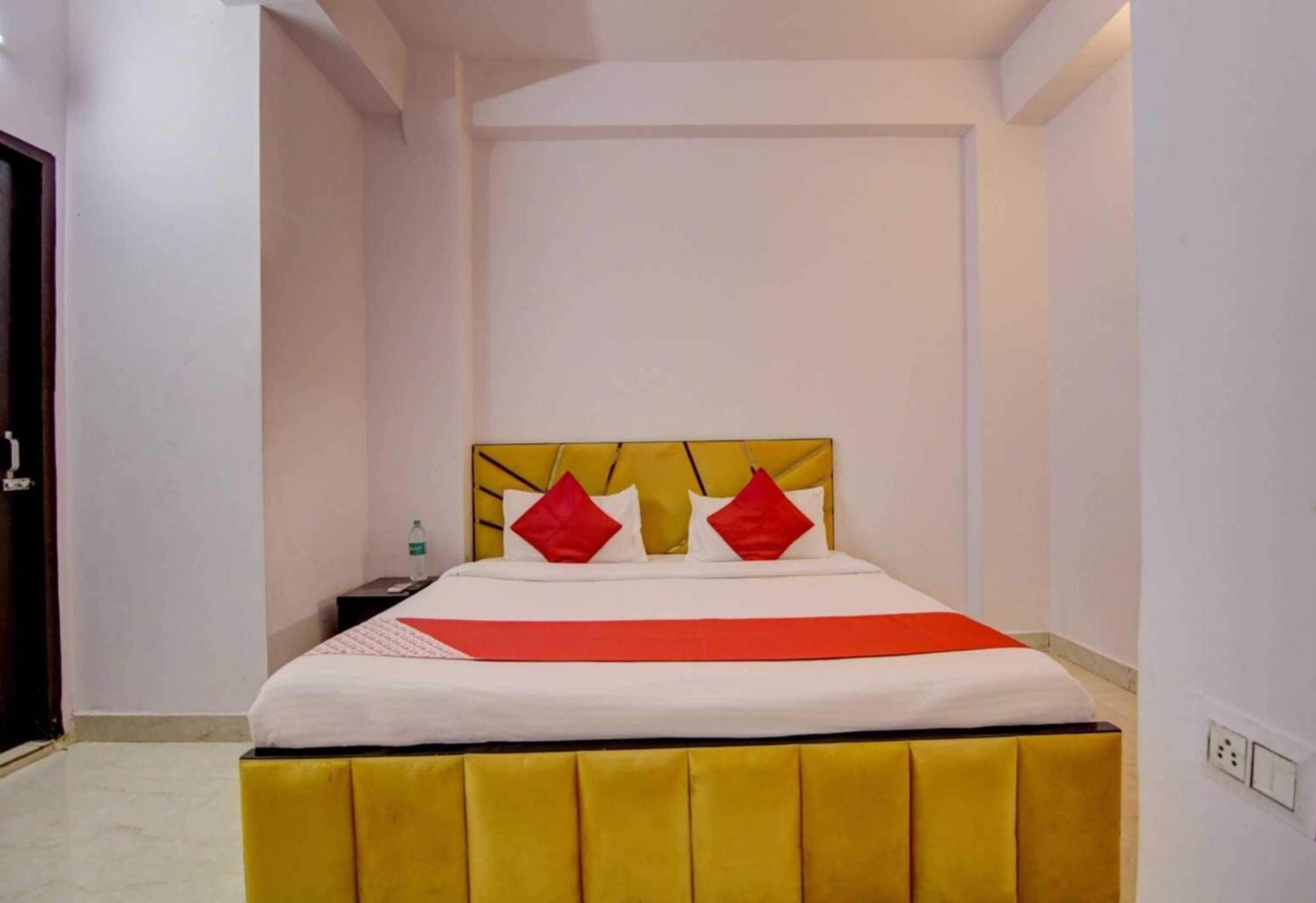 Live On Del3763 Hotel 3*
