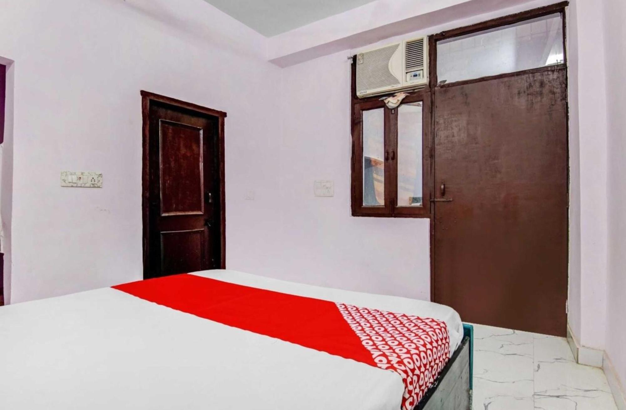 Hotel Live On Del3763 New Delhi