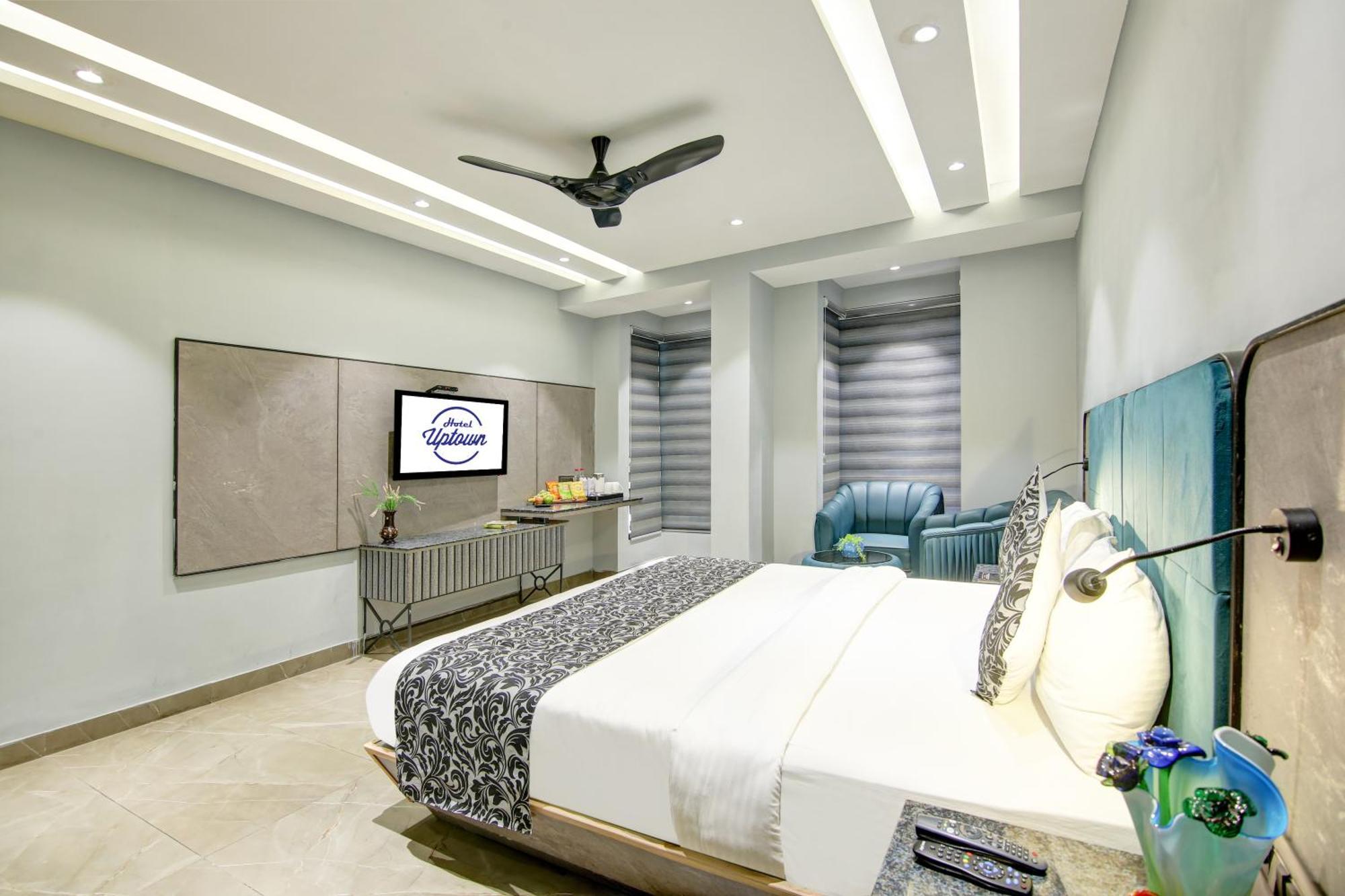 Hotel Uptown - 1km From Connaught Place New Delhi