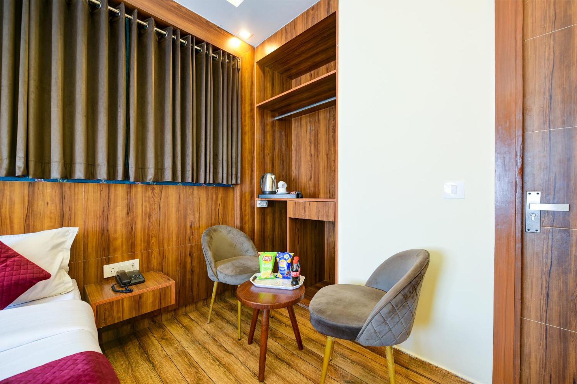 The Empire Near Delhi Airport Hotel 4*