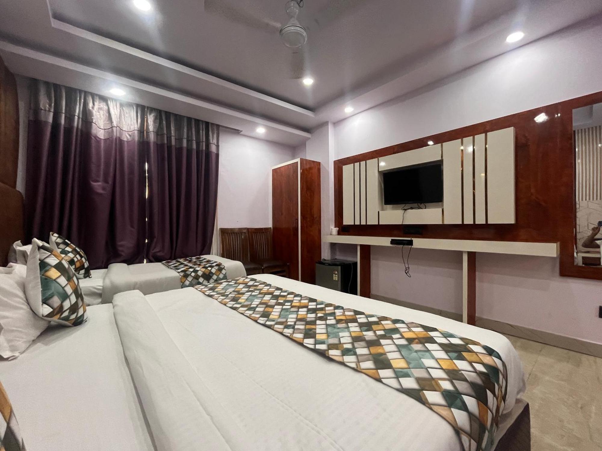 Embassy Near Rk Ashram Metro Hotel 4*