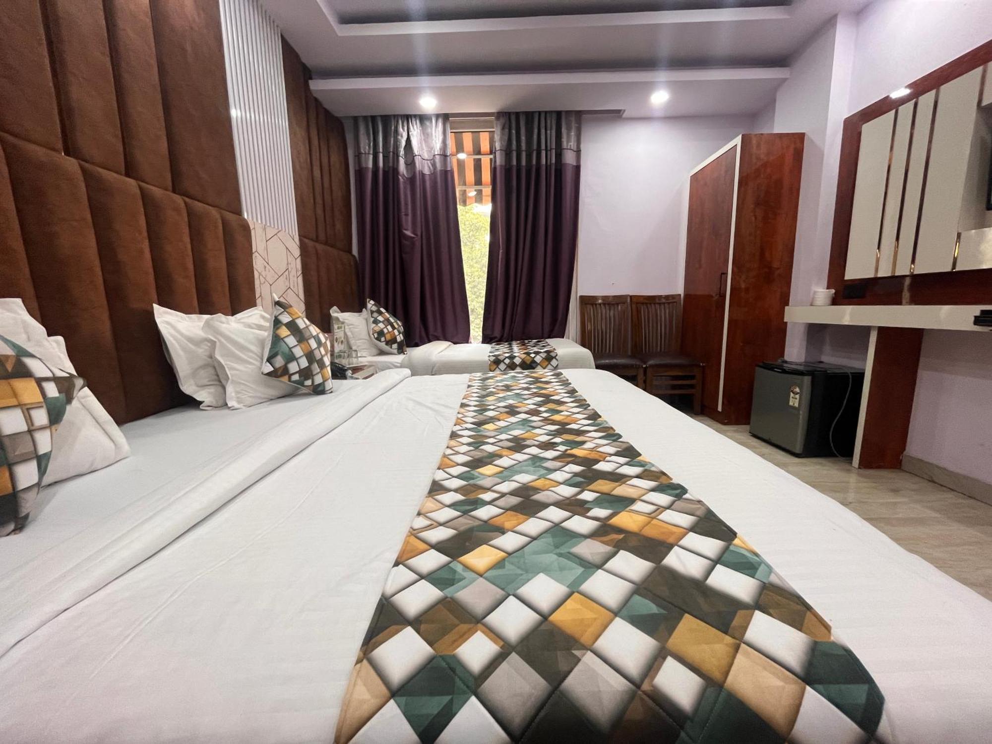 Embassy Near Rk Ashram Metro Hotel 4*