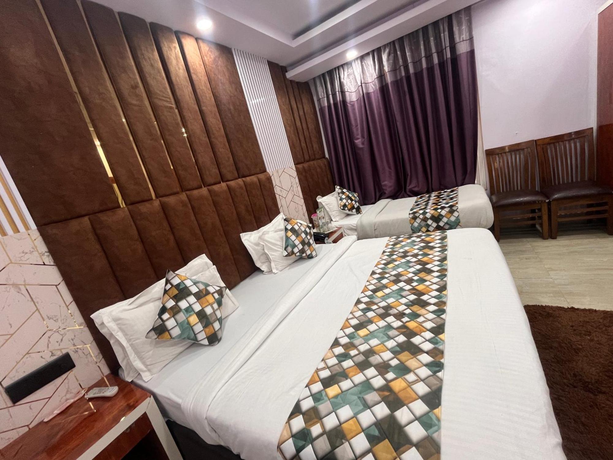 Hotel Embassy Near Rk Ashram Metro 4*