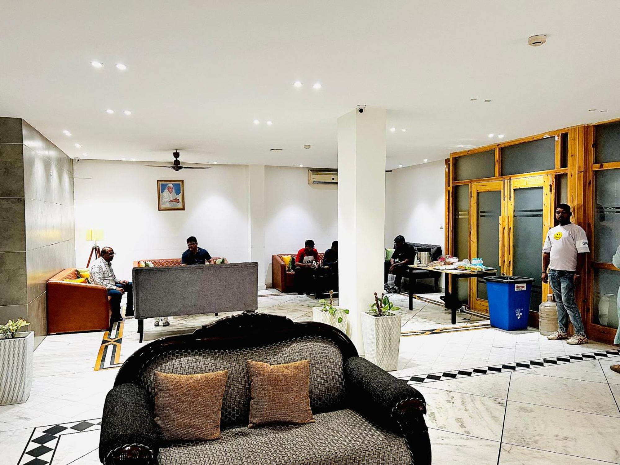 Divine Rajouri Garden Hotel